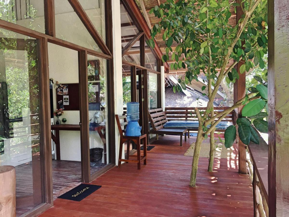 White Banana Beach Club General Luna  Ngoại thất bức ảnh