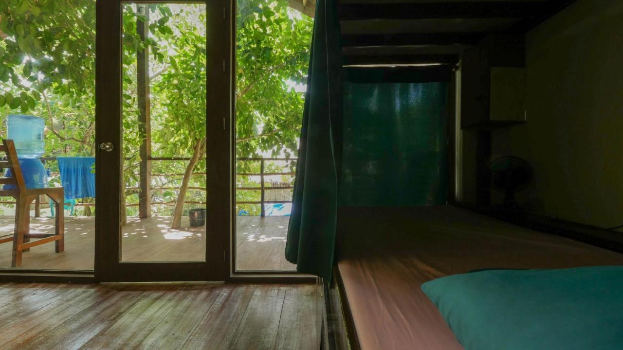 White Banana Beach Club General Luna  Ngoại thất bức ảnh