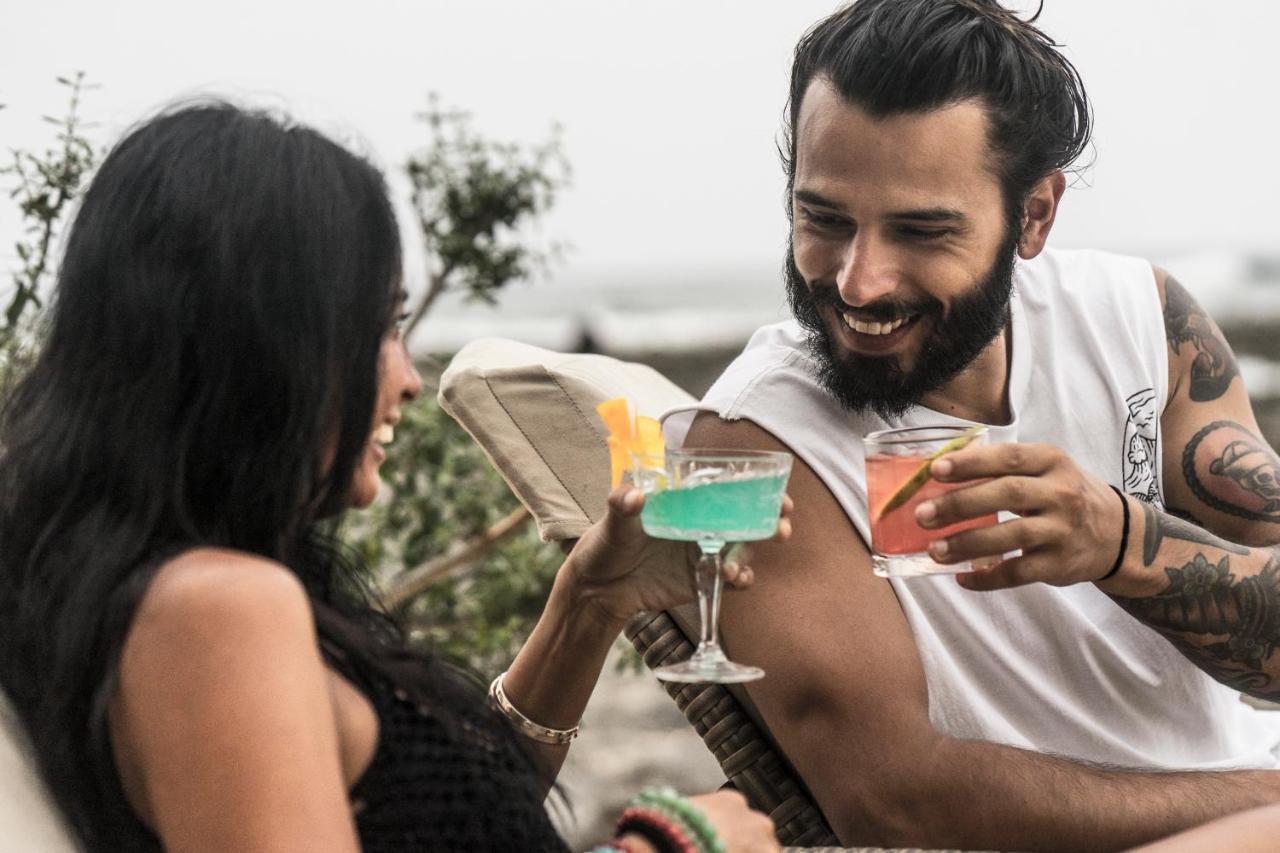 White Banana Beach Club General Luna  Ngoại thất bức ảnh